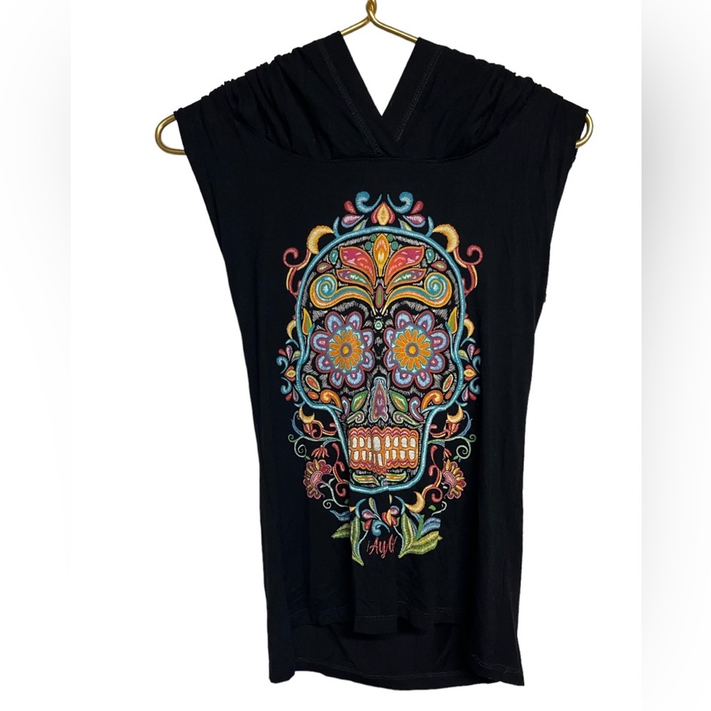 iAy GUEY! Sleeveless top with floral hood size M day of dead motif on front